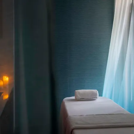 维多利亚广场酒店 4*