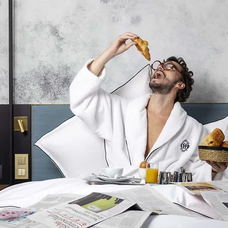 维多利亚广场酒店 4*