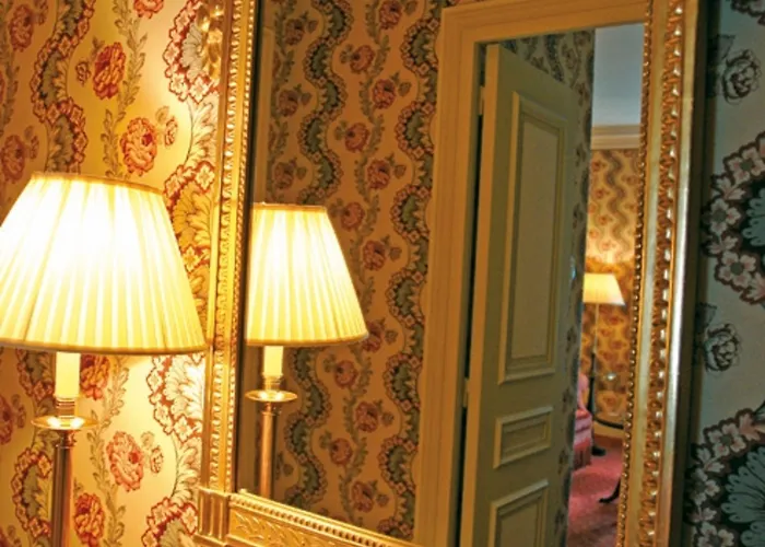 Victoria Palace Hotel